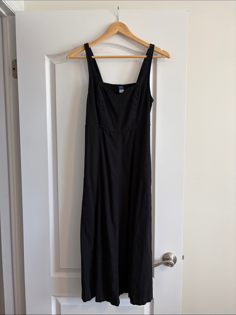 Old Navy Black Sleeveless Midi Dress